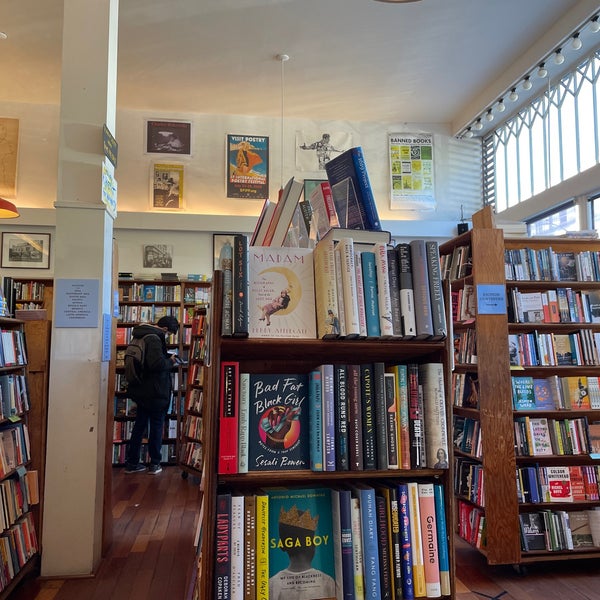 Foto tirada no(a) City Lights Bookstore por Anshuman R. em 1/2/2022