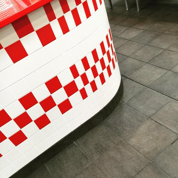 Photo taken at Five Guys by Shahira A. on 9/2/2015