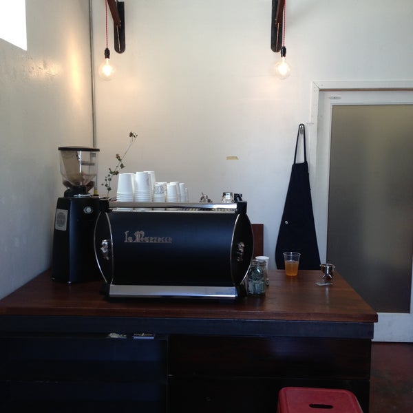 รูปภาพถ่ายที่ Flat Track Coffee โดย kienan c. เมื่อ 4/12/2013
