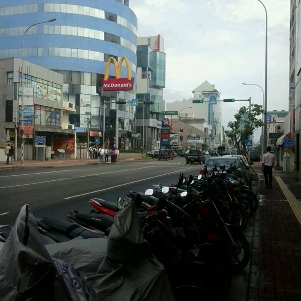 Photos at Galle Road Bambalapitiya Road in Bambalapitiya