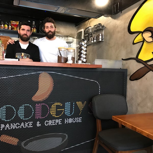 Photo taken at GoodGuys Pancake by Deniz Z. on 4/5/2017