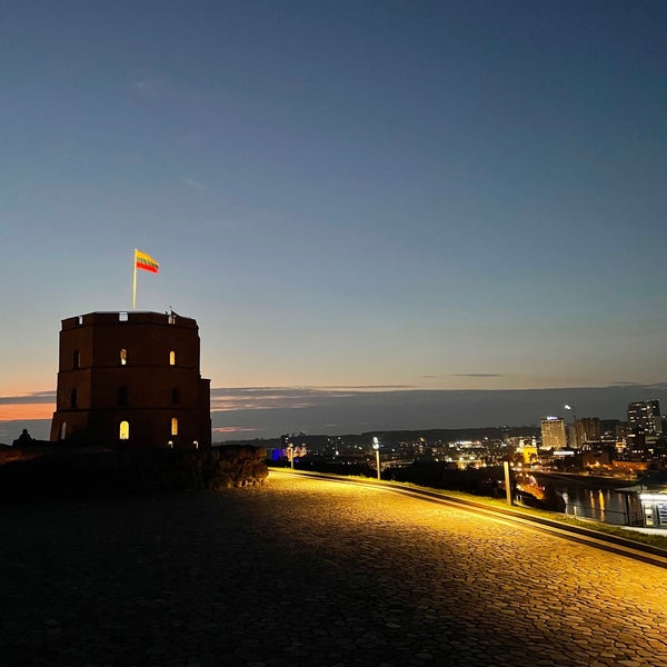 Foto diambil di Gedimino Pilies Bokštas | Gediminas’ Tower of the Upper Castle oleh pow pada 10/15/2022