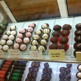 Снимок сделан в Jus&#39;Trufs Chocolate Shop and Cafe - Jakkur пользователем Puja R. 3/19/2017