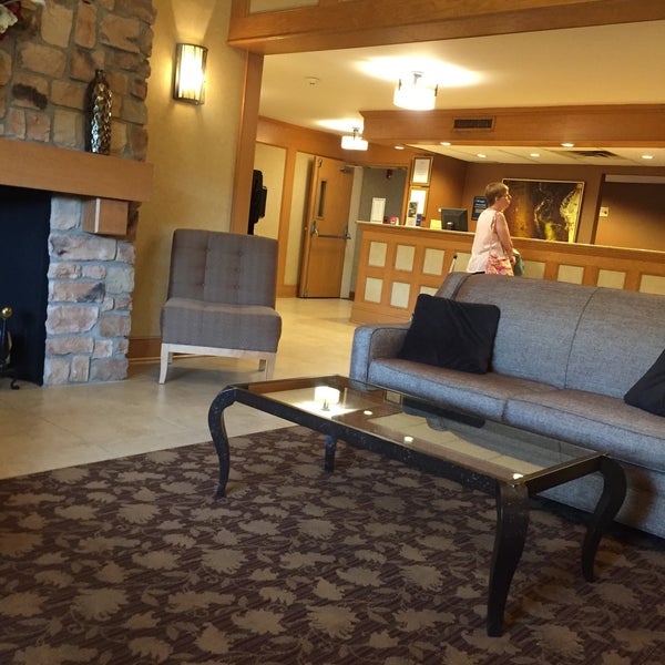 Photo taken at Best Western PLUS Murray Hill Hotel and Suites by Cathy S. on 7/4/2018