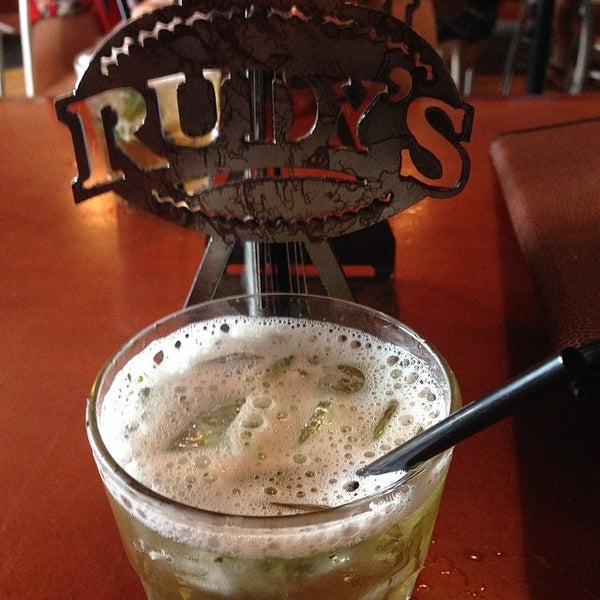 5/3/2014 tarihinde Nate C.ziyaretçi tarafından Rudy&#39;s Pub and Grill'de çekilen fotoğraf