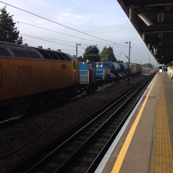 Photos At Dagenham Heathway London Underground Station Metro Station
