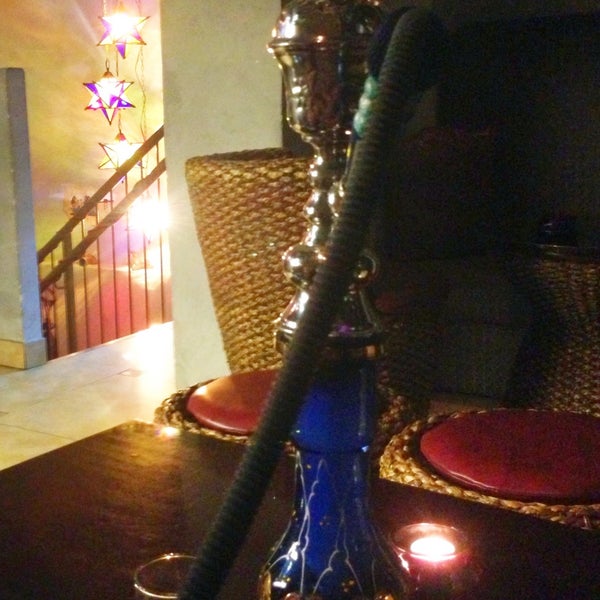 Photo prise au Cleopatra&#39;s Shisha Restaurant &amp; Bar par Angel L. le5/12/2013