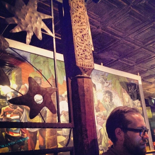 1/10/2014 tarihinde Aaron N.ziyaretçi tarafından Schiro&#39;s Cafe &amp; Bar'de çekilen fotoğraf