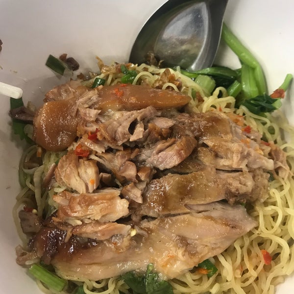 Photo taken at Je Sunee Noodle by eveita on 7/11/2019