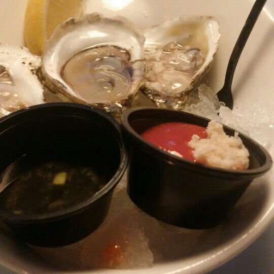 Freaking killer. Dynamite marble top bar. Great food. Gimme all the oysters.