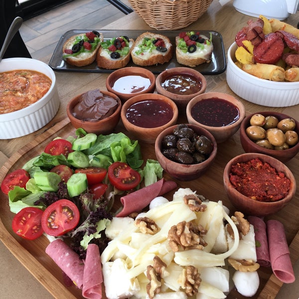 Das Foto wurde bei Chef in The Kitchen von Begüm Ş. am 5/23/2016 aufgenommen