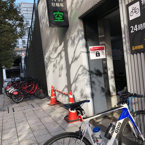 自転車 を 駐 輪 する