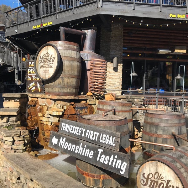 Foto tirada no(a) Ole Smoky Moonshine Distillery por Wyn W. em 11/4/2018