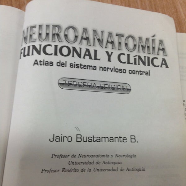 Foto tirada no(a) Biblioteca Juan Roa Vásquez por camila r. em 1/22/2013