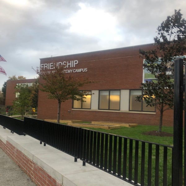 Имсит краснодар зиповская 5. Компьютерная академия топ. Кембридж деревня англия. College academy. Wh logo building.