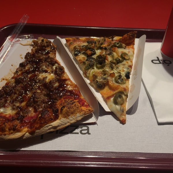 Photo taken at Ópera : Pizza by Vasco L. on 10/11/2015
