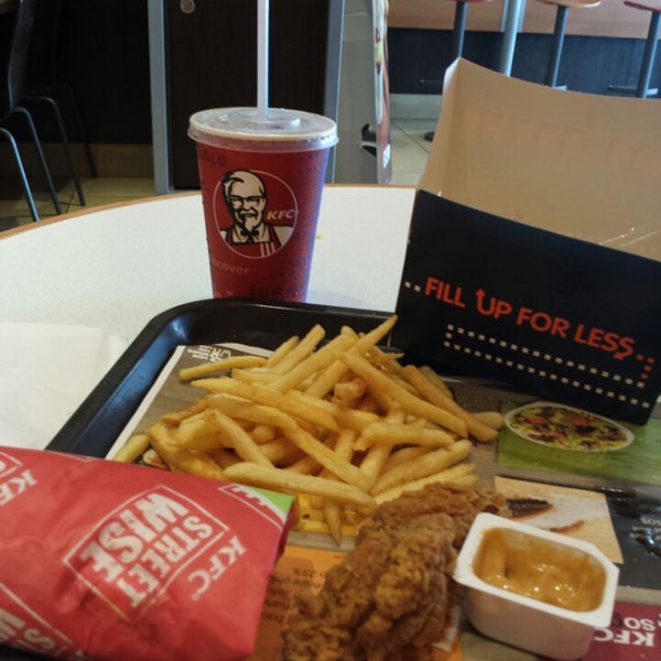 Das Foto wurde bei KFC von La J. am 10/2/2013 aufgenommen