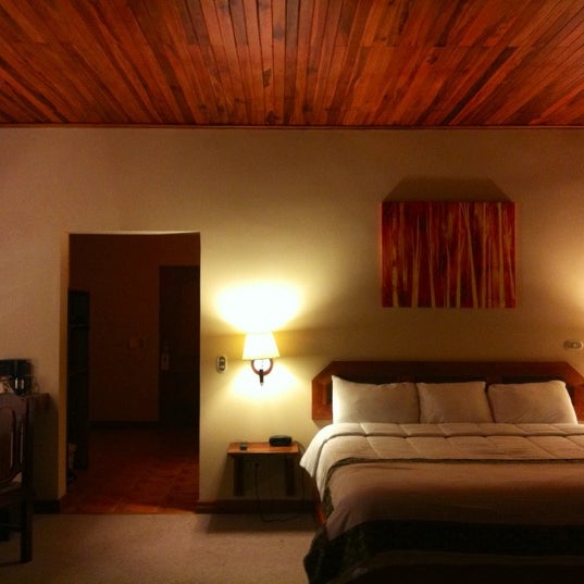 Снимок сделан в El Establo Mountain Hotel пользователем Daniel C. 11/26/2012