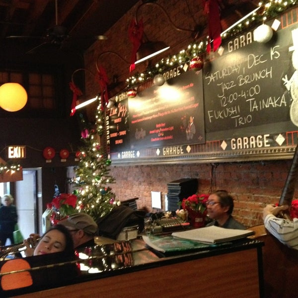 Foto diambil di Garage Restaurant &amp; Cafe oleh Nina N. pada 12/15/2012