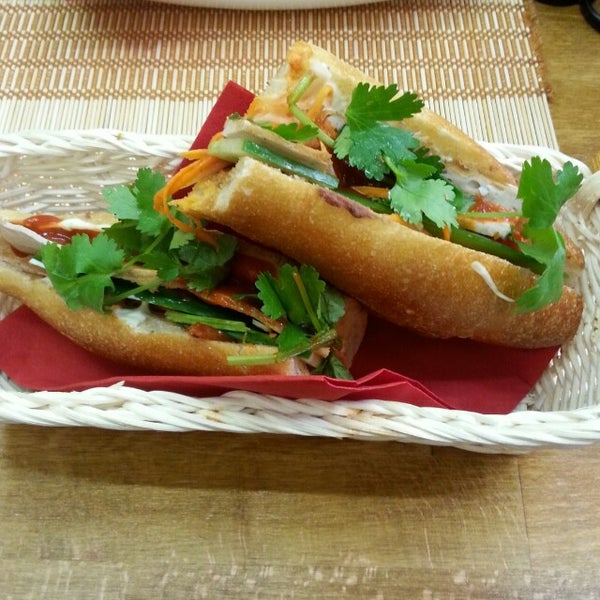 9/13/2014 tarihinde Jarmil M.ziyaretçi tarafından Mr. Bánh Mì'de çekilen fotoğraf