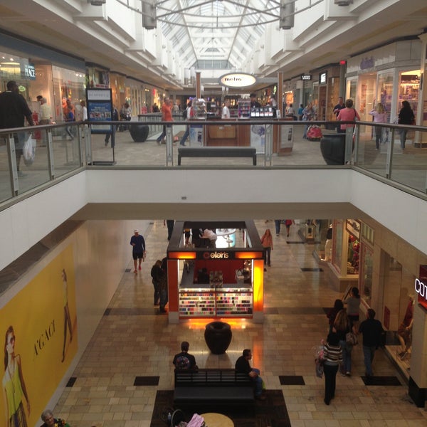 Vans store avenues mall shop