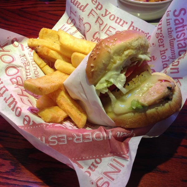 Red Robin Gourmet Burgers And Brews Fast Food Restaurant