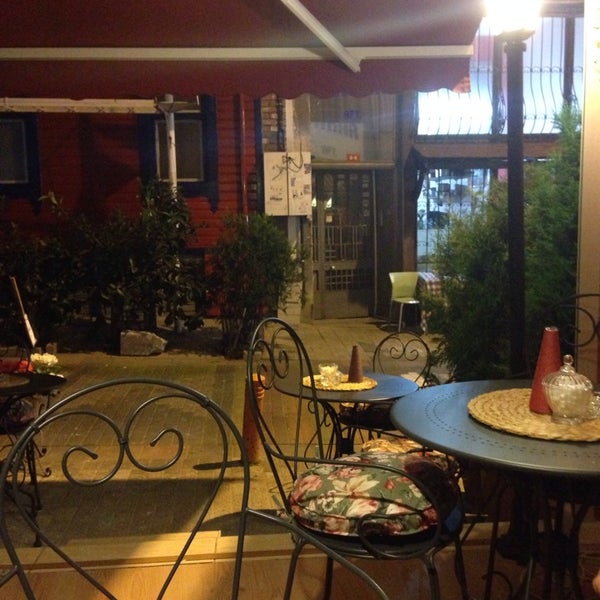 11/4/2013 tarihinde Zeynep Ç.ziyaretçi tarafından Caramelle Aksesuar &amp; Cafe'de çekilen fotoğraf