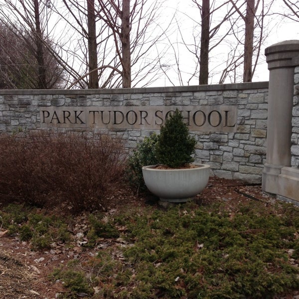 Foto tomada en Park Tudor School  por Tom B. el 3/10/2013