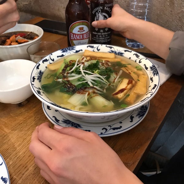 Foto scattata a BunBunBun Vietnamese Food da Tom B. il 6/21/2019