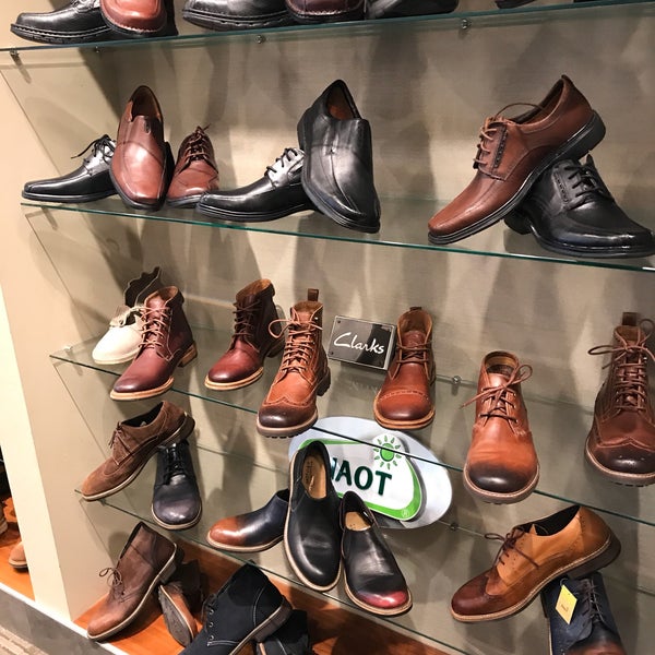 Photo taken at Englin&#39;s Fine Footwear by Tom B. on 12/28/2017