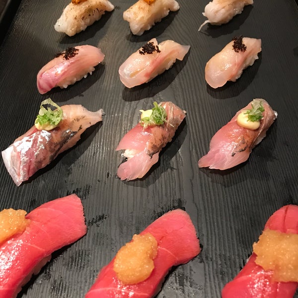 Foto diambil di Sushi of Gari 46 oleh Tom B. pada 9/8/2018