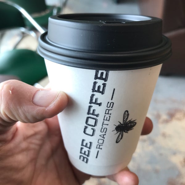 4/21/2018에 Tom B.님이 Bee Coffee Roasters에서 찍은 사진