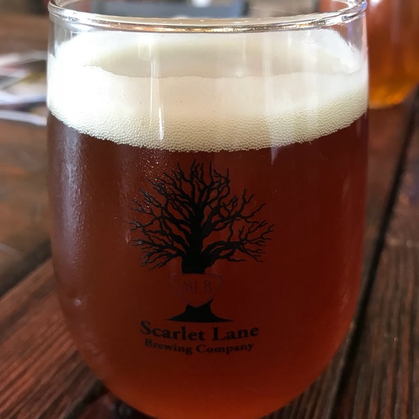 Foto tirada no(a) Scarlet Lane Brewing Company por Tom B. em 9/22/2017