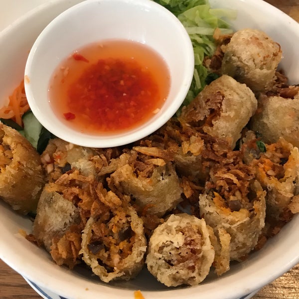 Das Foto wurde bei BunBunBun Vietnamese Food von Tom B. am 6/21/2019 aufgenommen