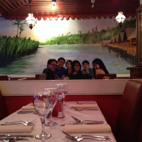 Foto diambil di Josephine&#39;s Restaurant oleh Verarose E. pada 4/21/2014