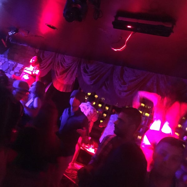 Foto scattata a Piranha Nightclub da Zoz 🇰🇼 il 4/29/2017