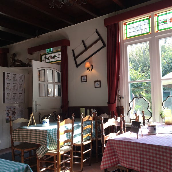 รูปภาพถ่ายที่ Pannenkoekenrestaurant De Duivelsberg โดย Lianne เมื่อ 10/8/2016