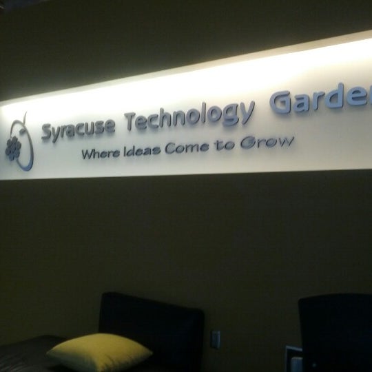 Das Foto wurde bei Syracuse Technology Garden von John H. am 11/2/2012 aufgenommen
