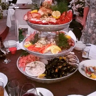 Ultimate seafood platter - and of course the wine!