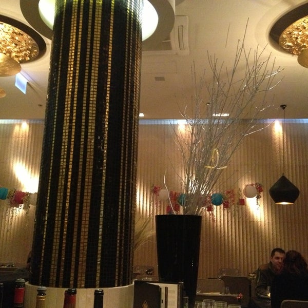 Foto diambil di Araz Restaurant oleh Marco F. pada 1/1/2013