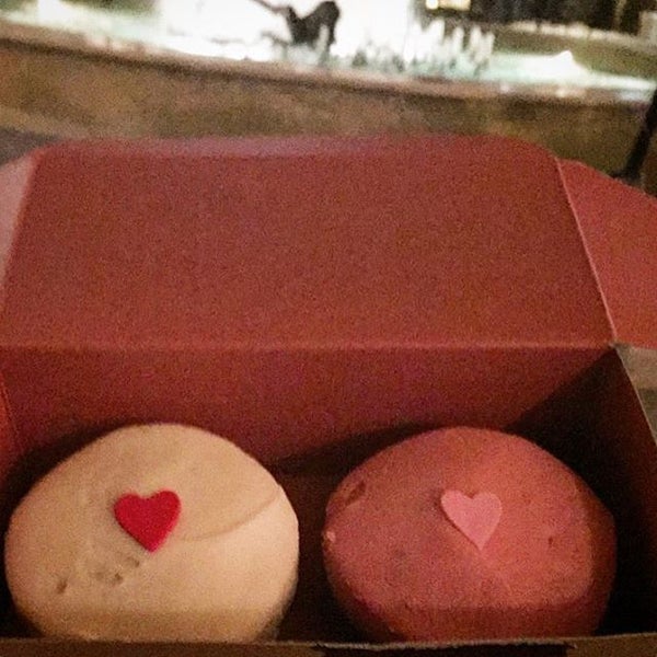 Photo taken at Sprinkles Cupcakes by Angel F. on 2/15/2016