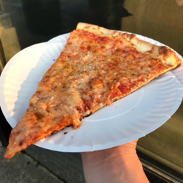 5/27/2018 tarihinde King-Ming L.ziyaretçi tarafından Five Points Pizza'de çekilen fotoğraf