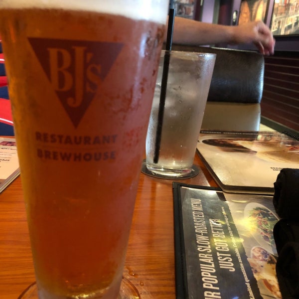 Photo taken at BJ&#39;s Restaurant &amp; Brewhouse by Mariam R. on 5/30/2019
