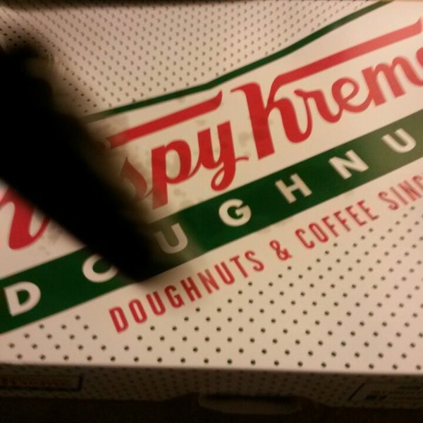 Foto tirada no(a) Krispy Kreme Doughnuts por 👑Kawaties D. em 12/18/2013