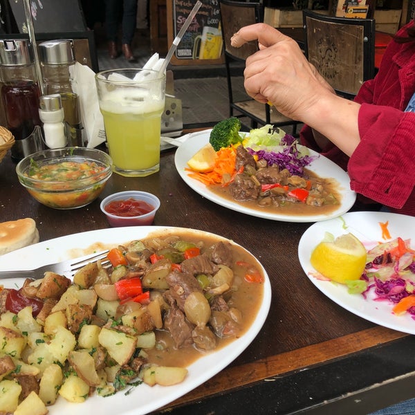 10/25/2018 tarihinde Nivaarziyaretçi tarafından Rey Toro Restobar'de çekilen fotoğraf