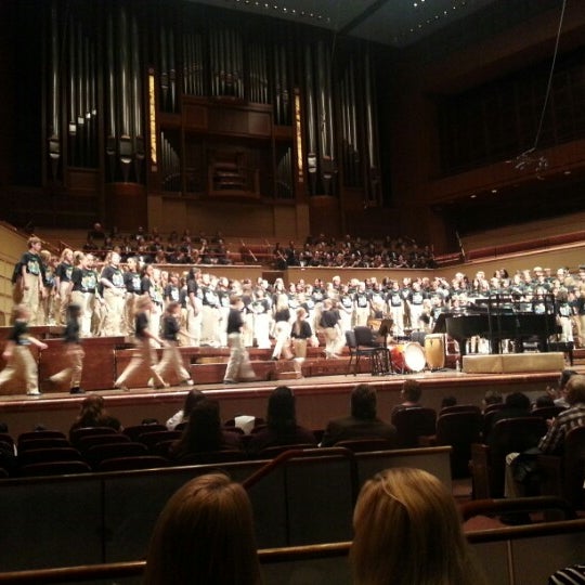 Foto tirada no(a) Morton H. Meyerson Symphony Center por Chris M. em 1/26/2013