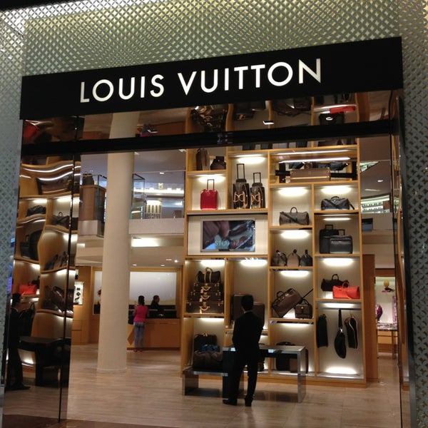 Louis Vuitton store inside Macy's NYC  Louis vuitton store, Louis vuitton,  Macys