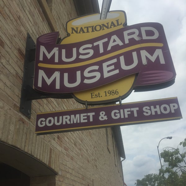 Foto tirada no(a) National Mustard Museum por Cory F. em 6/14/2017