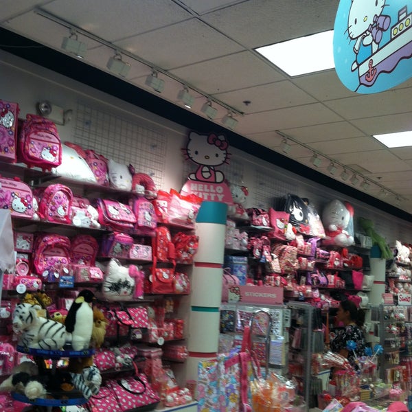 Sanrio Outlet Store - Grapevine Mills - 121 visitors