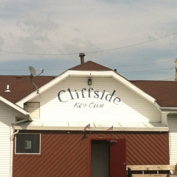 Cliffside Key Club Dive Bar in Firestone Park